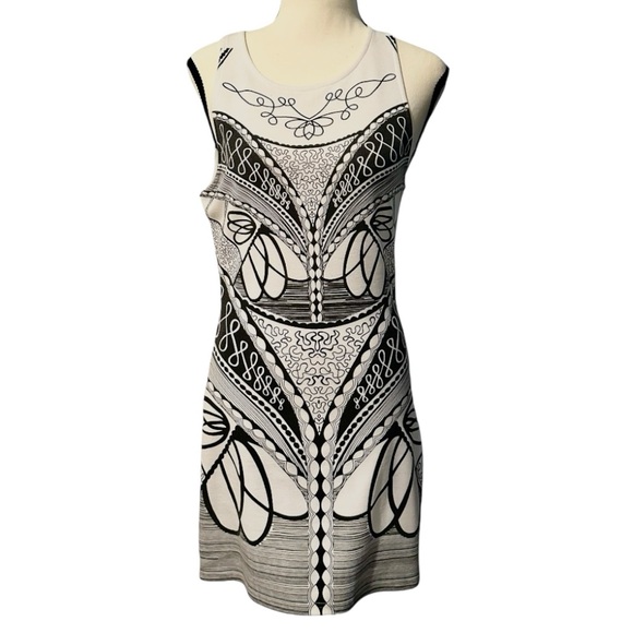 Black and white MINKPINK mini dress 👗 - Picture 2 of 5